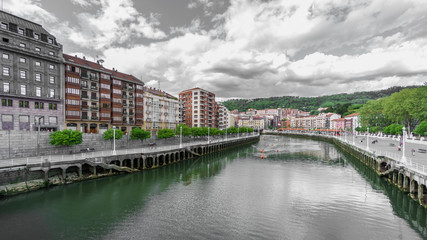 Obraz premium Classic houses and canoes in Nervion river in Bilbao