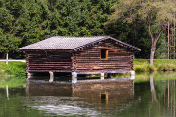 Fototapeta na wymiar Fishing cottage on the lake