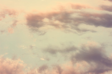 Obraz premium Sky background or texture at the sunset time with clouds. Copy space. Instagram