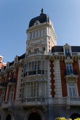 Monument with bow window