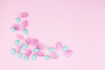 Fototapeta na wymiar pink petals with caramel background