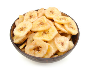 Obraz na płótnie Canvas Banana chips in wood bowl on white background