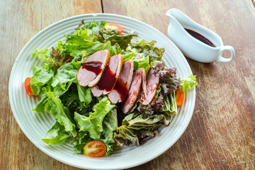 Grilled duck salad and delicious sauce
