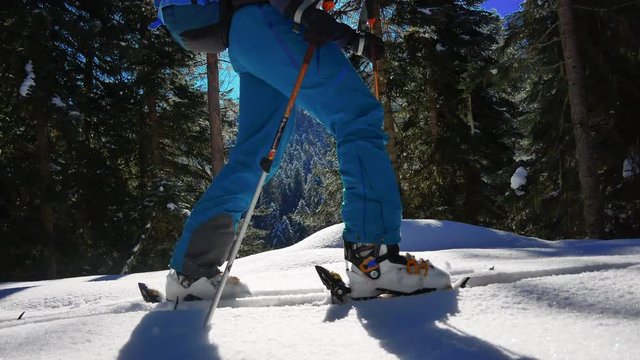 Men go skitour in deep snow