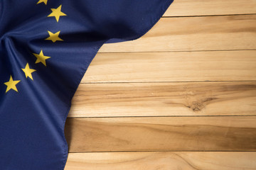 Flagge der Europäischen Union EU auf einem Holz Hintergrund