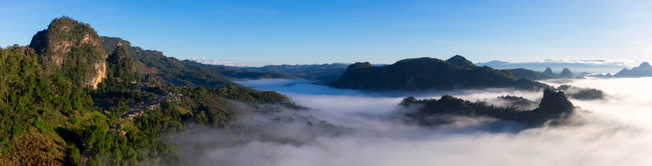 Fototapeta na wymiar Mountain landscape and morning mist.