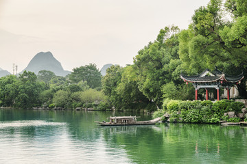 Obraz premium Evening view of traditional Chinese pavilion by lake, Guilin
