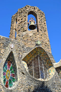 Cripta de la Col&ograve;nia G&uuml;ell, en provincia de Barcelona
