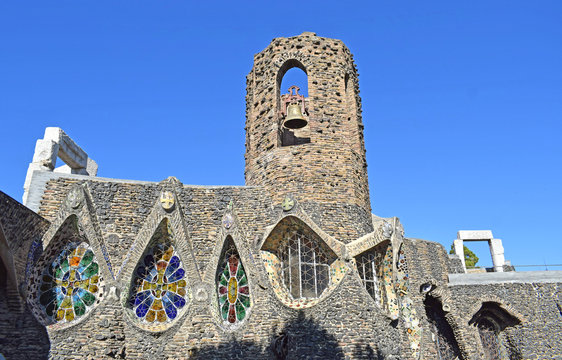 Cripta de la Col&ograve;nia G&uuml;ell, en provincia de Barcelona

