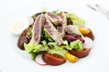 Tuna salad with tomatoes