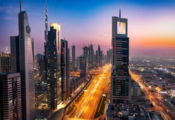 Die Skyline von Downtown Dubai und dem Finanzzentrum nach Sonnenuntergang © moofushi
