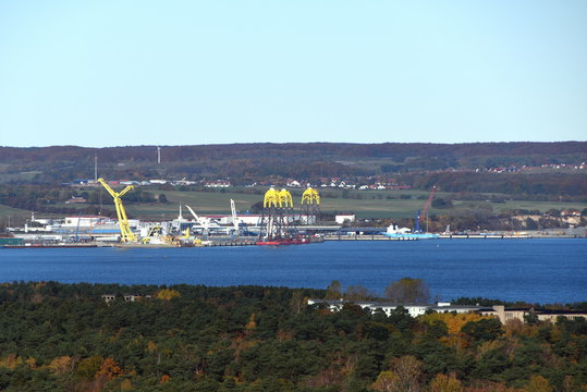 Industrie im Hafen Sassnitz-Mukran auf Insel R&uuml;gen