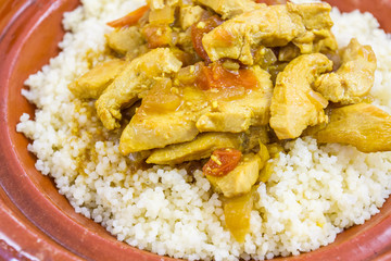 émincé de volaille au curry et semoule