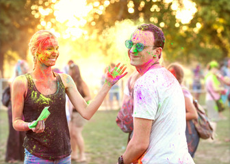 Obraz premium .Guy with a girl celebrate holi festival