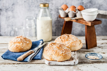 White Bread Buns with Rolled Oats