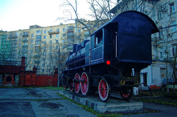 Plakat old steam locomotive stands on a pedestal 