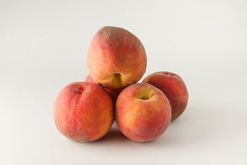 Fototapeta na wymiar Fresh gardening peaches isolated