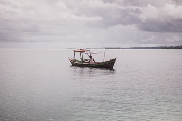 Fototapeta na wymiar Single boat in the sea