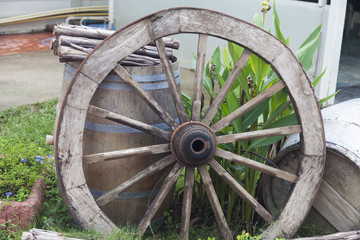 Fototapeta na wymiar Old cart wheel