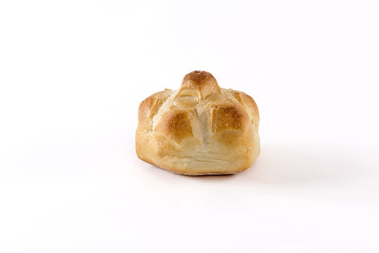 Michetta, pane italiano, su sfondo bianco