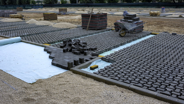 Heap of interlocking paving stones; Material for paving works on sheet of nonwoven