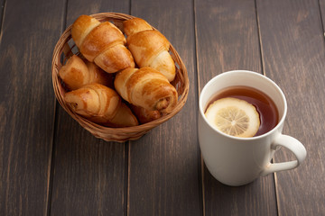  buns in a basket and tea with lemon