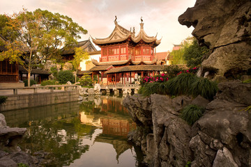 Pagode dans les jardins publics du Jardin Yuyuan (Yu Garden), Vieille Ville, Shanghai, Chine, Asie