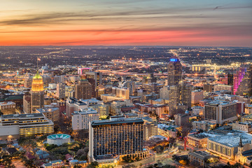 Obraz premium San Antonio, Texas, USA downtown city skyline at dusk.
