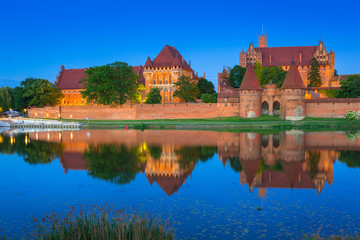 Naklejka premium Malbork Castle of the Teutonic Order at dusk, Poland