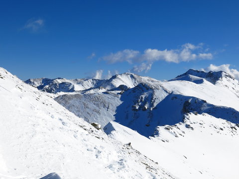 Montagnes des Pyr&eacute;n&eacute;es avec de la neige Cerdagne Pyr&eacute;n&eacute;es Orientales cambre d'Aze