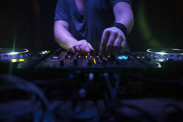 DJ