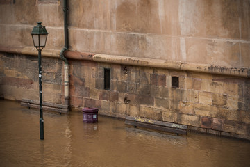 Hochwasser in der Stadt - obrazy, fototapety, plakaty