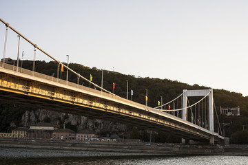 Fototapeta na wymiar Hungarian Danube Bridge