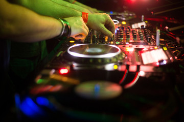DJ