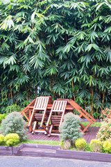 Obraz premium sitzgruppe unter Bambuspflanzen