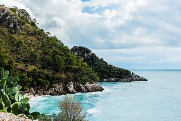 il mare e la costa di Sperlonga