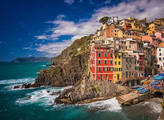 Fototapeta na wymiar View on the colorful houses along the coastline of Cinque Terre area in Riomaggiore