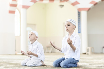 Obraz premium Muslim prayer, the holy month of Ramadan