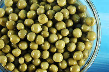 canned green peas in a plate