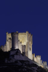 Obraz premium Castillo de Peñafiel en la Rivera del Duero