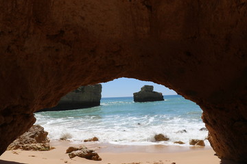 Höhle am Strand