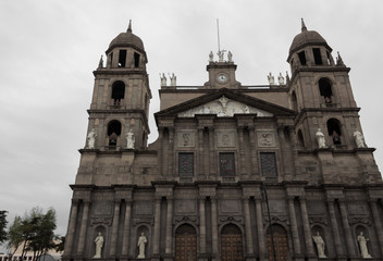 Fototapeta na wymiar Catedral de Toluca, México