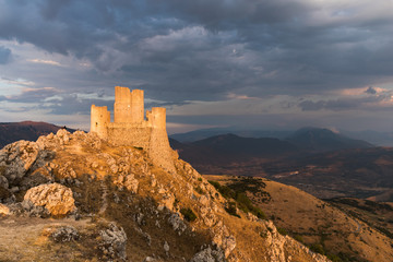 Obraz premium Rocca Calascio, an old medieval fortress in the mountains of Abruzzo