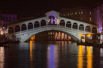 Fototapeta na wymiar Ponte di Rialto (Venezia)