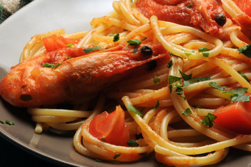 Spaghetti with shrimps Cucina italiana Espagueti con gambas z krewetkami спагетти с...