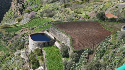 Zisterne in einem Tal bei San Bartolome de Tirajana auf Gran Canaria  Spanien