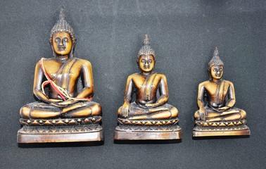 Drei schwebende Buddhas - 190597645
