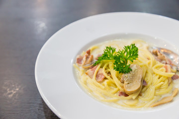 Spaghetti, cheese, bacon and mushrooms.