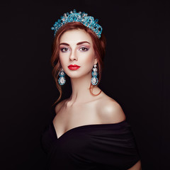Fototapeta premium Beautiful girl in the crown and earrings. Perfect makeup. Beauty fashion. Cosmetic. Elegant hairstyle.