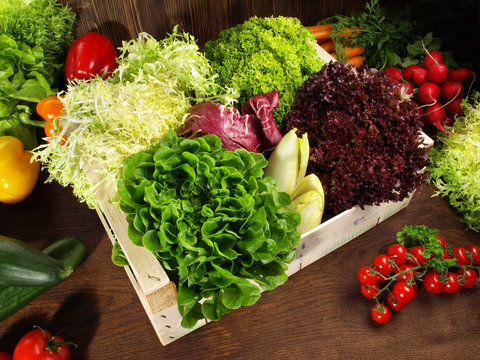 Salat und Gemüsekiste